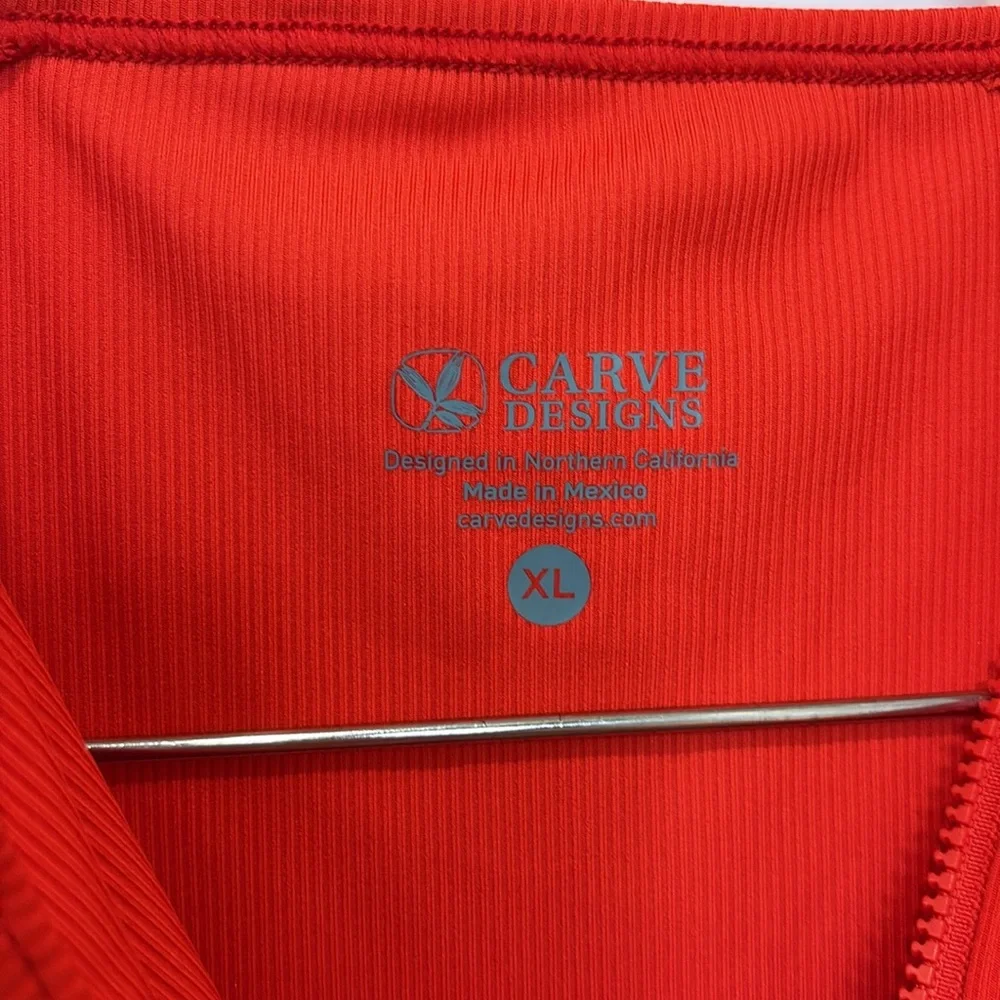 Carve Designs Women's Red Short Sleeve Top - Picture 2 of 3
